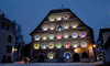 Adventskalender an der Fassade des Museums im Jahr 2017